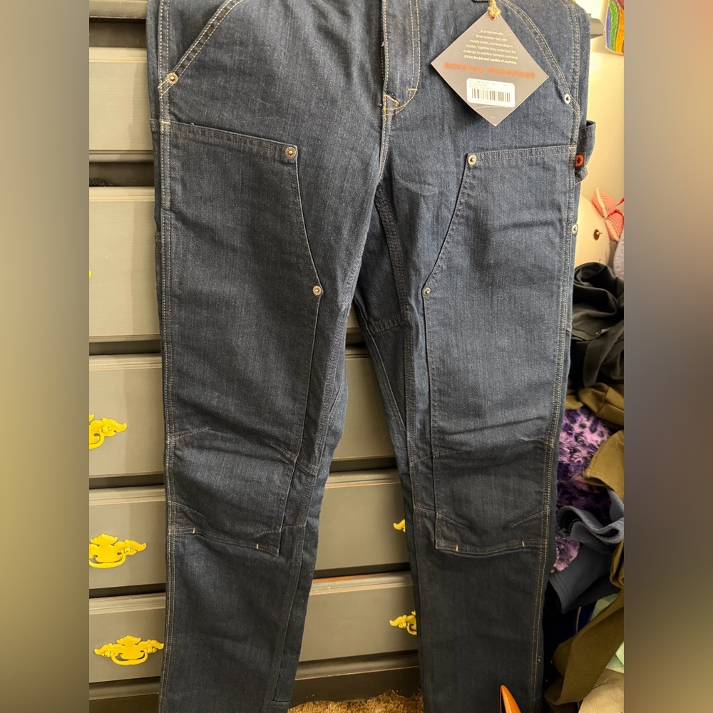 Women's Relaxed Fit Jeans in Dark Blue